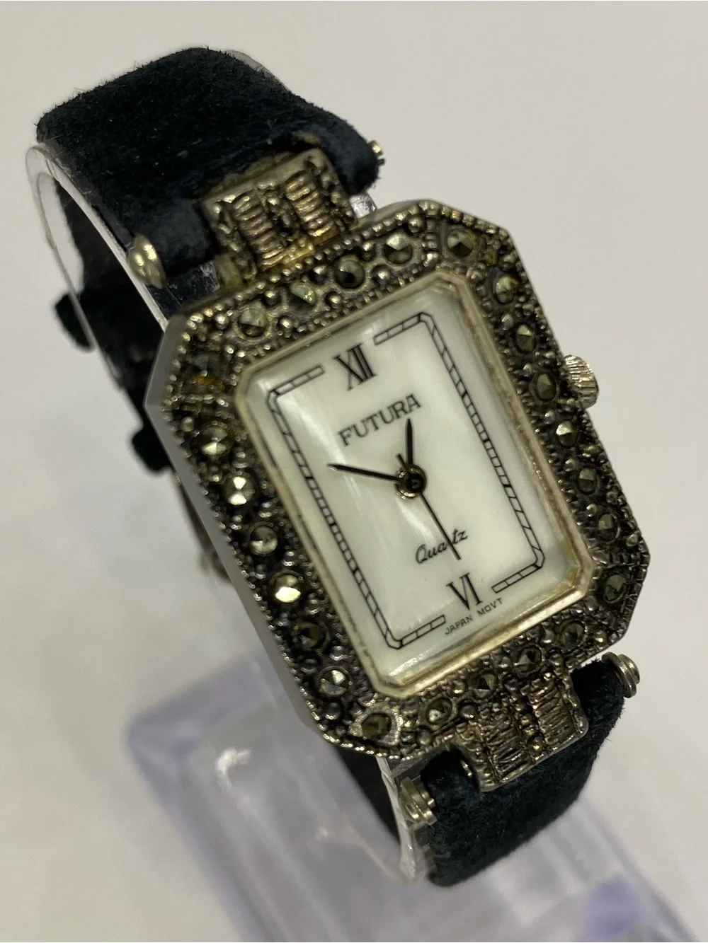 *** FUTURA ^^^ Rectangular Crystal Accent Quartz Watch / Japan movement ***